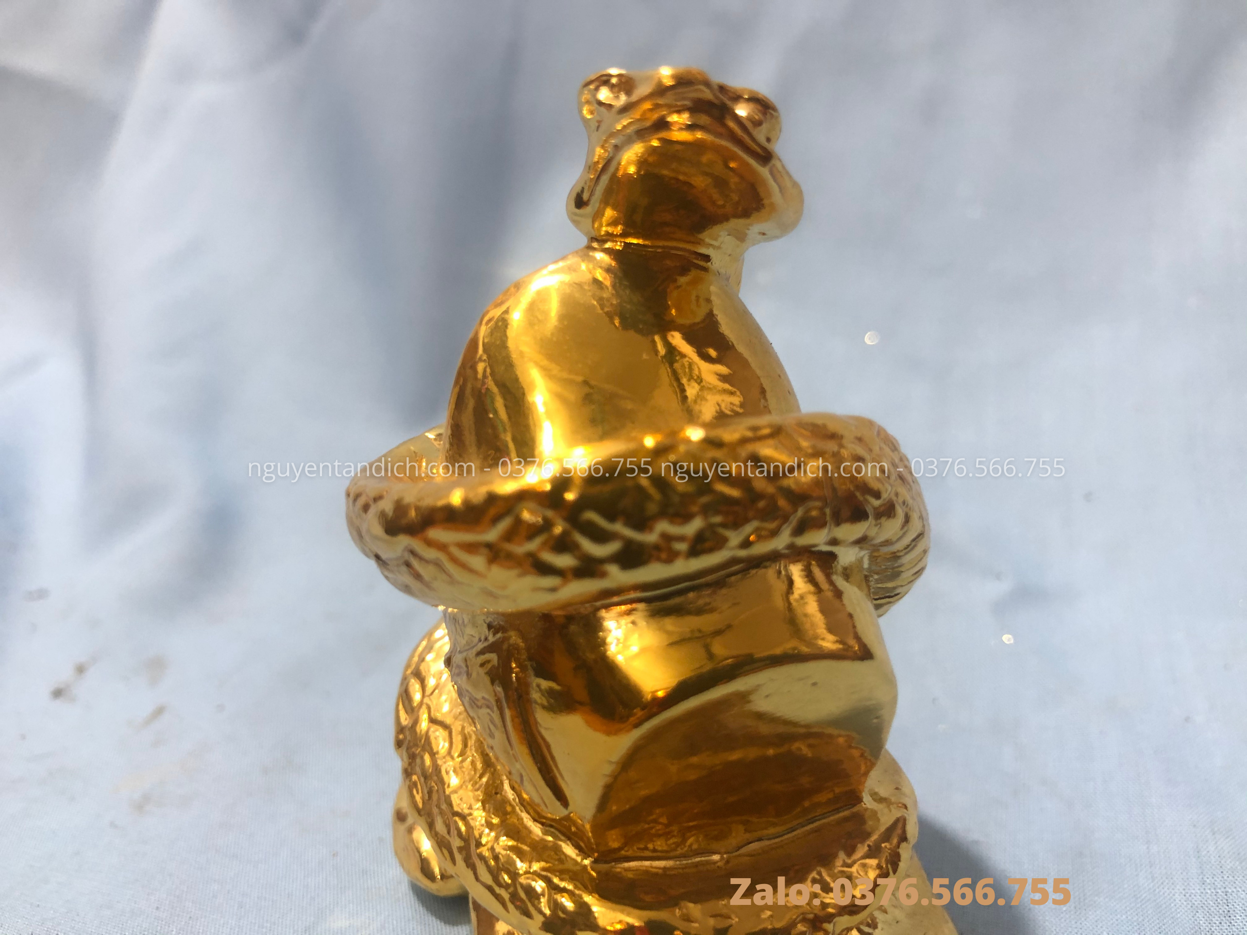 Tượng đồng nghệ thuật: linh vật rắn bằng đồng mạ vàng 