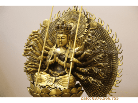 Tượng Phật Thiên thủ thiên nhãn biểu tượng cho trí tuệ và sự thấu suốt