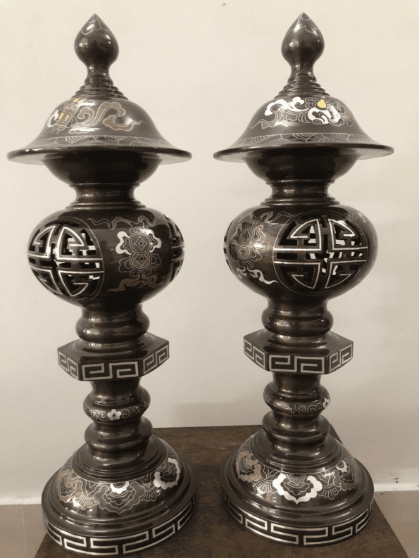 Cặp đèn thờ khảm ngũ sắc chạm chữ Thọ 